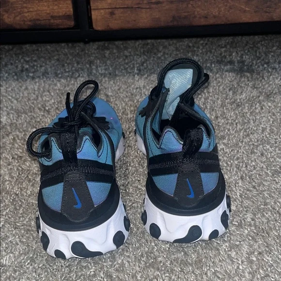 Nike React Multicolor holographic Athletic Shoes 8 - Picture 3 of 7